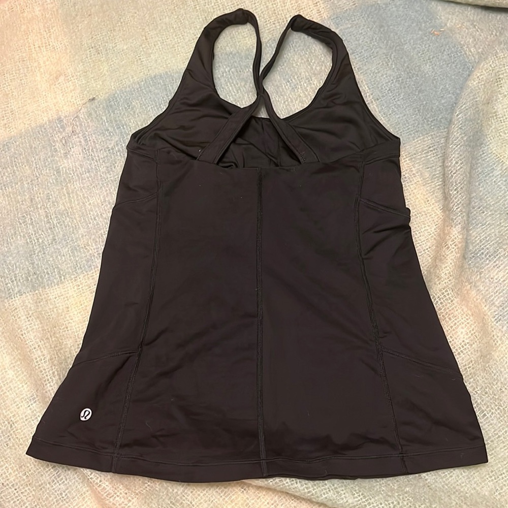 Lululemon criss cross back tank with built in bra